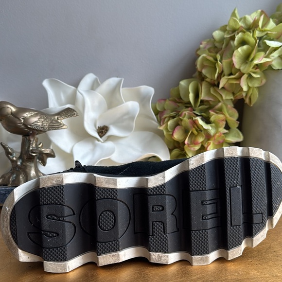 Sorel Kinetic Short Boots in Black Suede - Picture 13 of 16